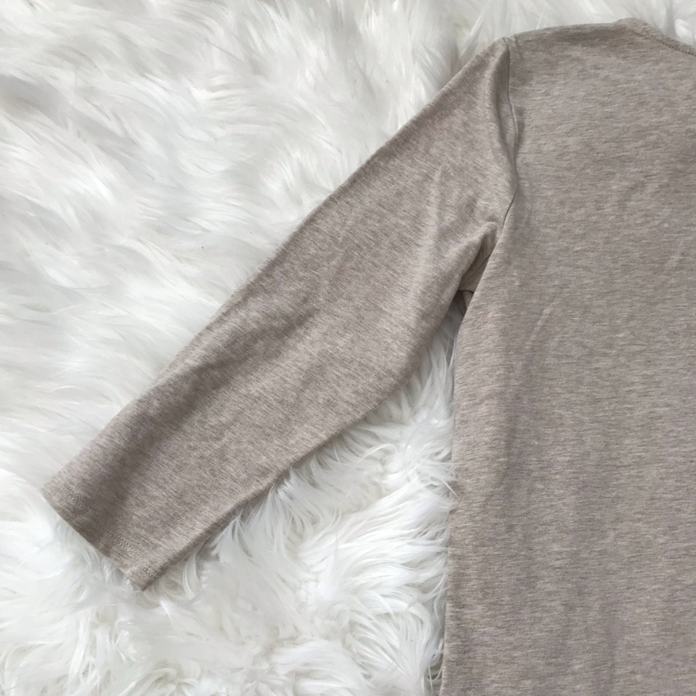 J. Jill heathered cream v-neck stretchy fitted top - Picture 3 of 8